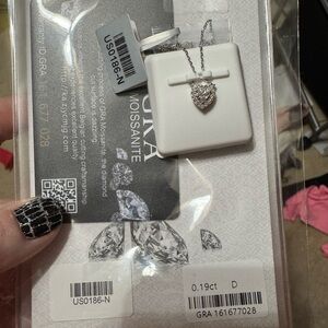 Heart-Shaped Silver Pendant Necklace moissanite NWT